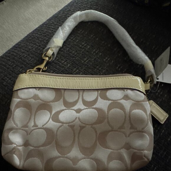 Coach F47214 Wristlet NWT - Picture 2 of 2